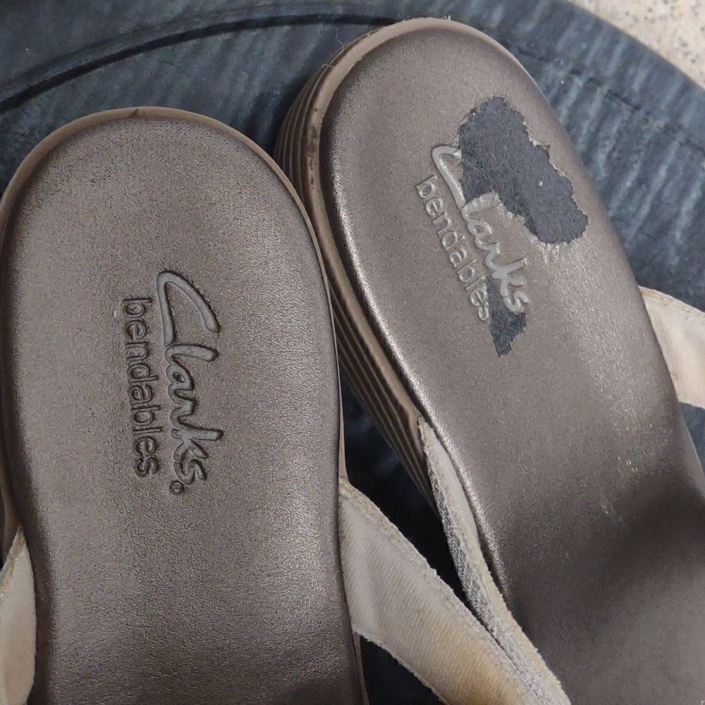 Clarks Sandals Size 8.5  - Picture 3 of 4